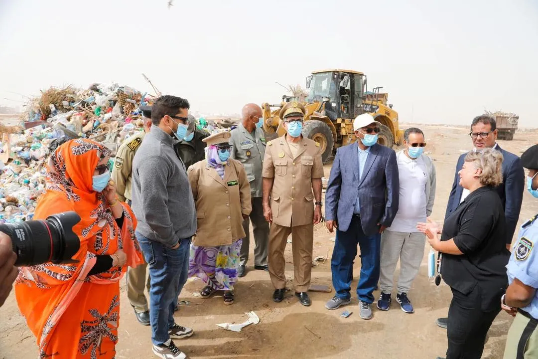 الوزير المنتدب لدي وزير الداخلية المكلف باللامركزية والتنمية المحلية  يتفقد عمليات النظافة في نواكشوط ويؤكد تسريع وتيرة العمل